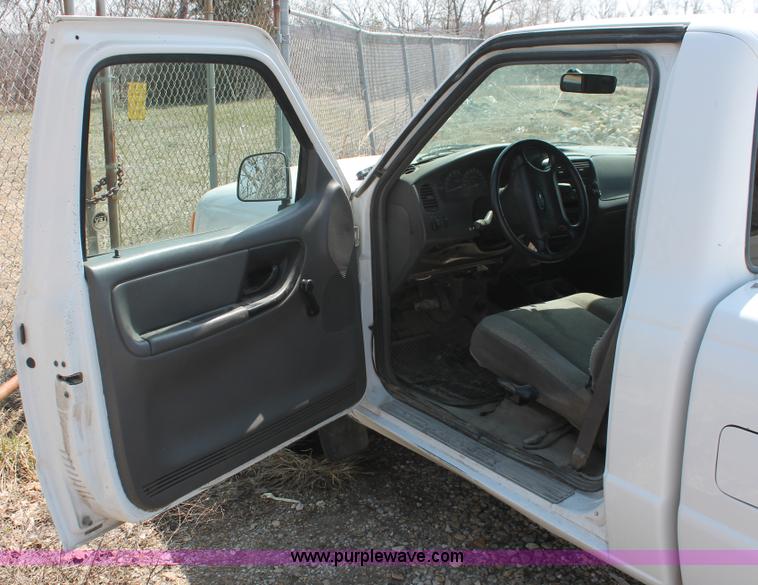 image for item E3331 2002 Ford Ranger pickup truck