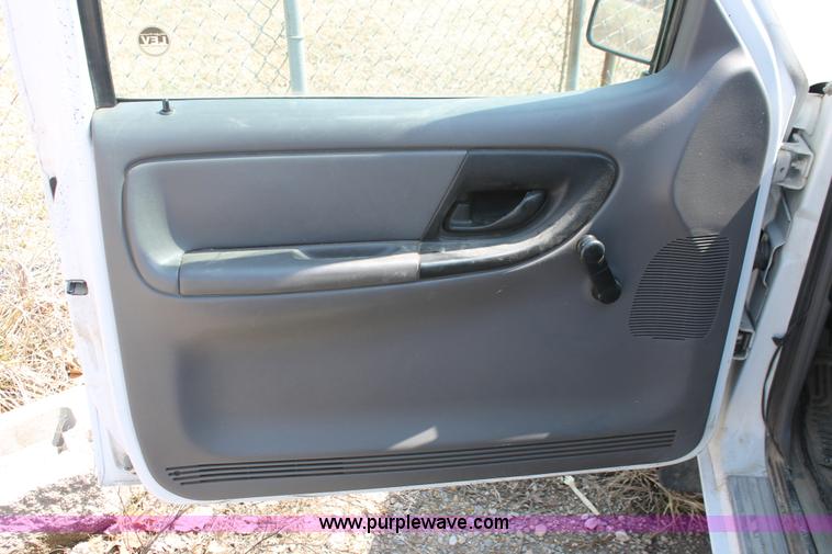 image for item E3331 2002 Ford Ranger pickup truck