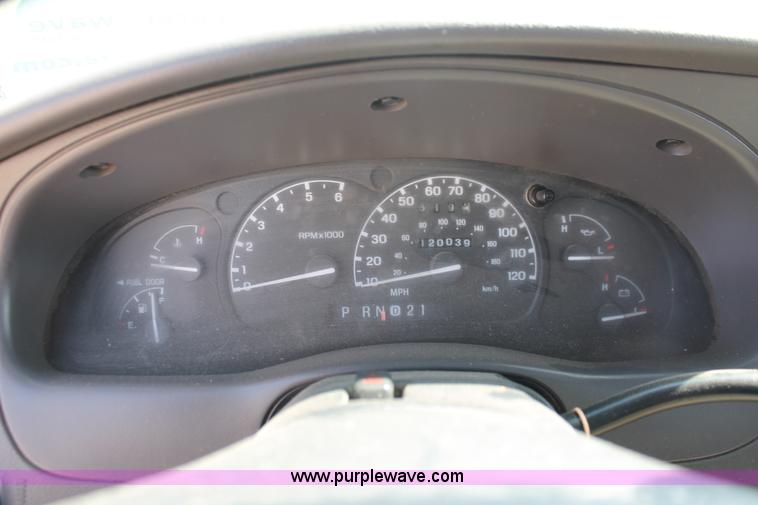 image for item E3331 2002 Ford Ranger pickup truck