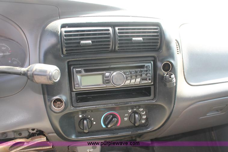 image for item E3331 2002 Ford Ranger pickup truck