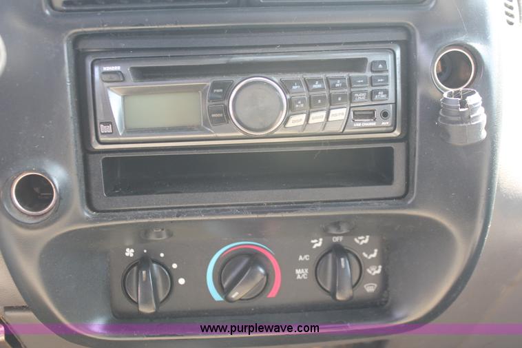 image for item E3331 2002 Ford Ranger pickup truck