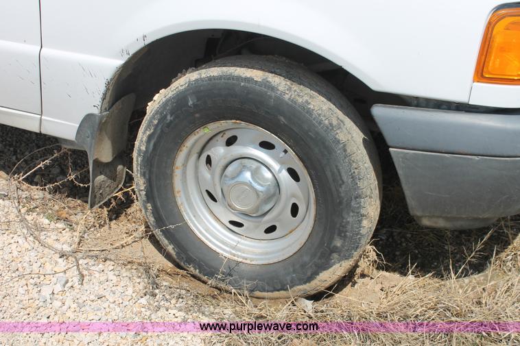 image for item E3331 2002 Ford Ranger pickup truck