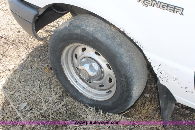 image for item E3331 2002 Ford Ranger pickup truck