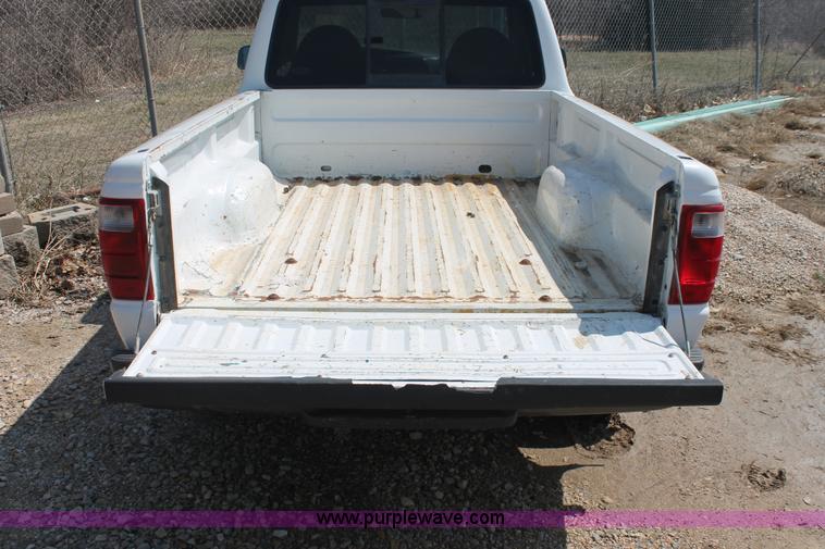 image for item E3331 2002 Ford Ranger pickup truck