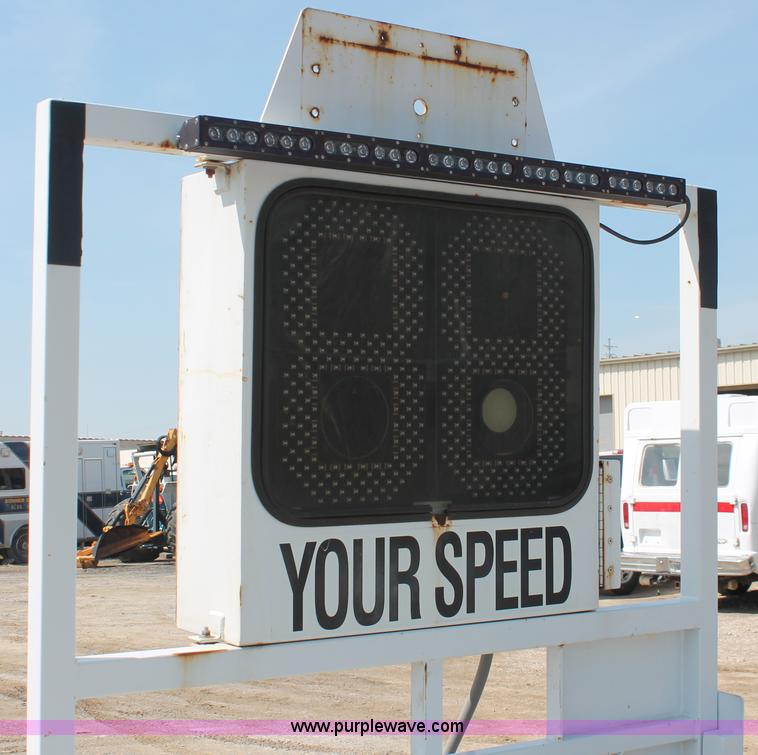 image for item E3332 Mobile speed radar detector