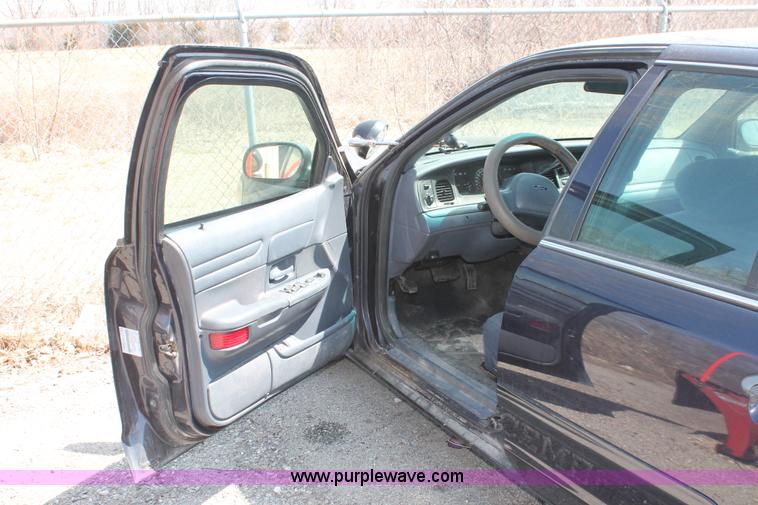 image for item E3333 2001 Ford Crown Victoria Police Interceptor