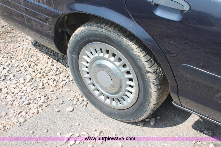 image for item E3333 2001 Ford Crown Victoria Police Interceptor