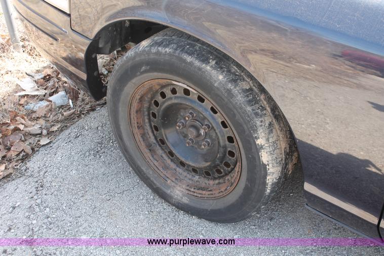 image for item E3333 2001 Ford Crown Victoria Police Interceptor