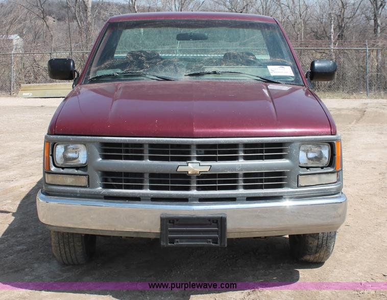 image for item E3334 1994 Chevrolet Cheyenne 1500 pickup truck