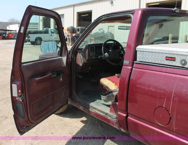 image for item E3334 1994 Chevrolet Cheyenne 1500 pickup truck