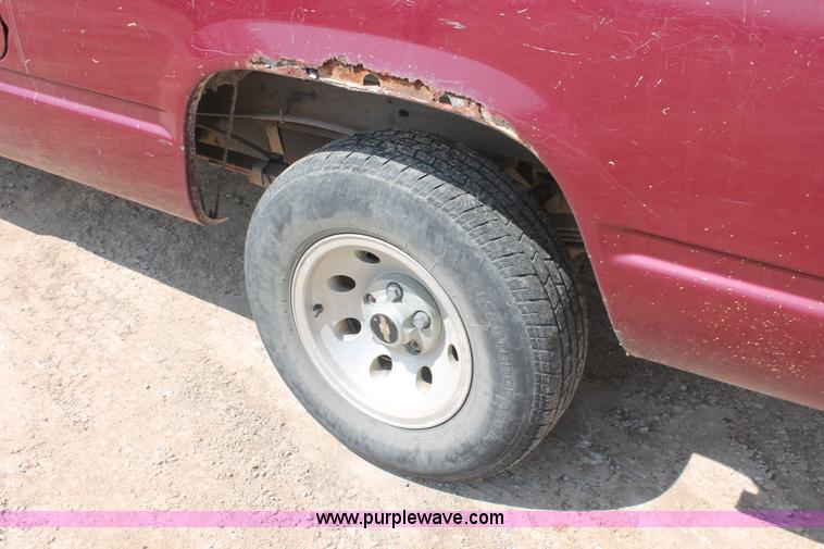 image for item E3334 1994 Chevrolet Cheyenne 1500 pickup truck