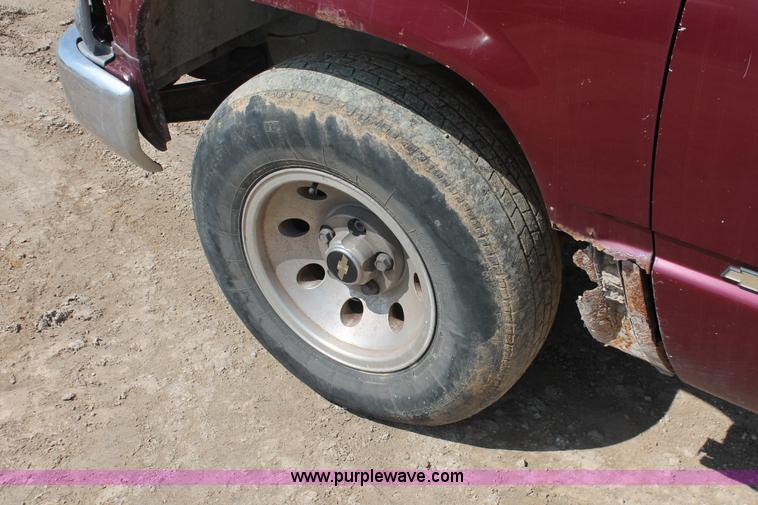 image for item E3334 1994 Chevrolet Cheyenne 1500 pickup truck