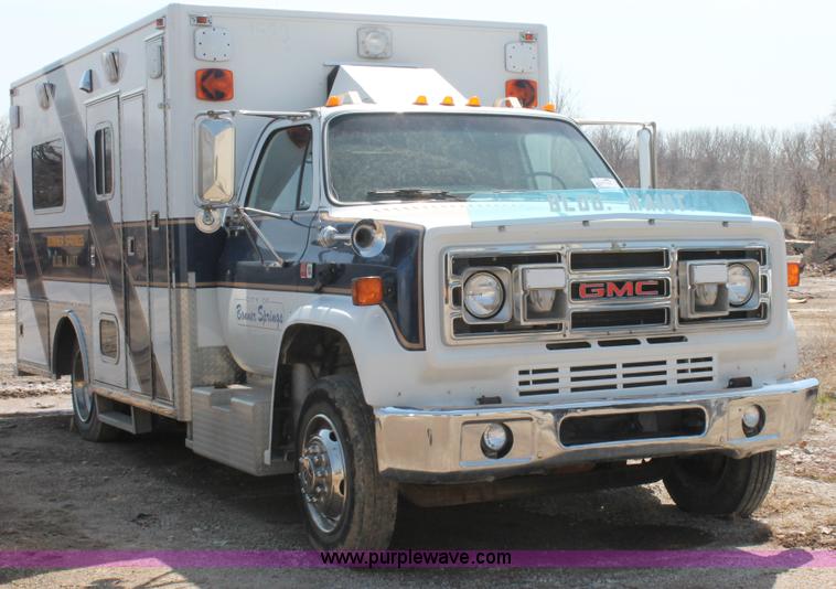 image for item E3335 1989 GMC TopKick 7000 EMS building maintenance truck