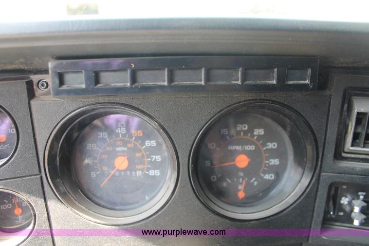 image for item E3335 1989 GMC TopKick 7000 EMS building maintenance truck