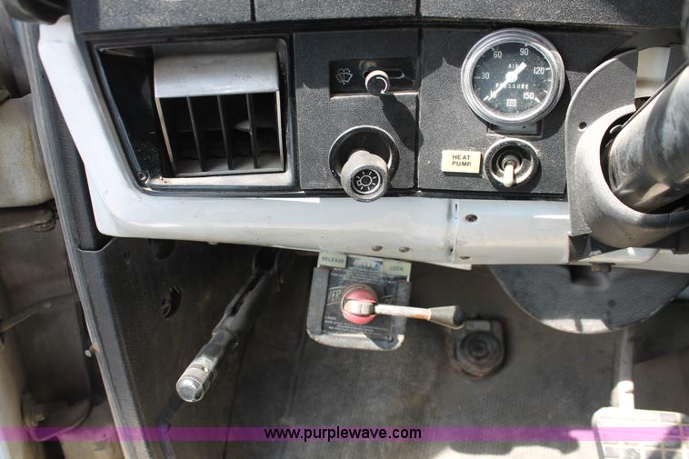 image for item E3335 1989 GMC TopKick 7000 EMS building maintenance truck