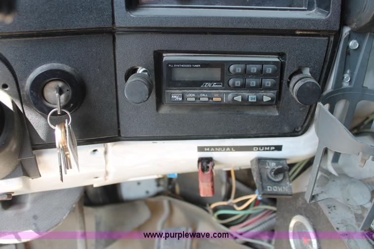 image for item E3335 1989 GMC TopKick 7000 EMS building maintenance truck