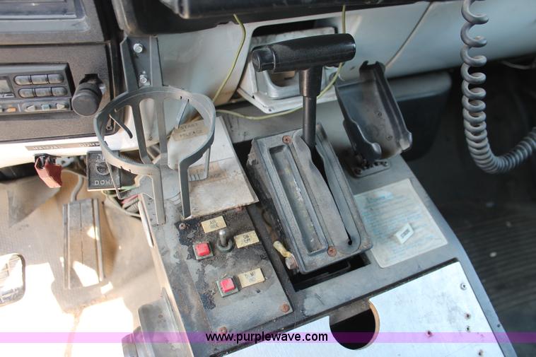 image for item E3335 1989 GMC TopKick 7000 EMS building maintenance truck