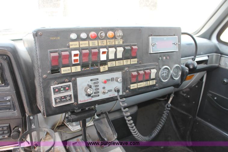 image for item E3335 1989 GMC TopKick 7000 EMS building maintenance truck