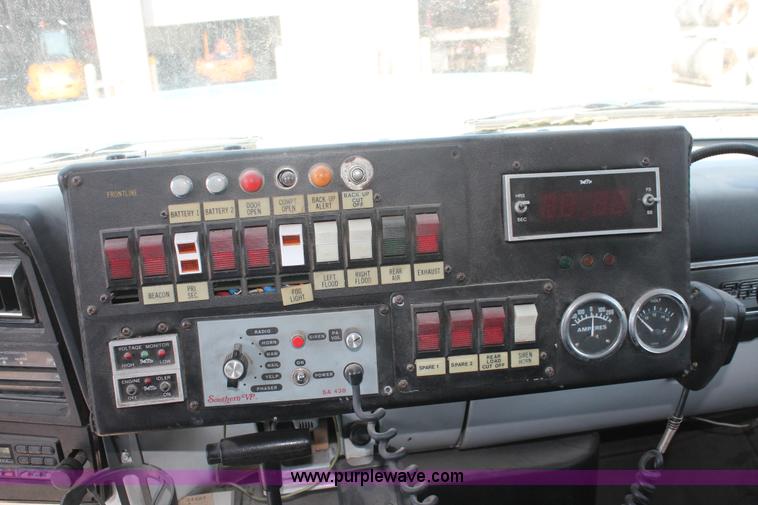 image for item E3335 1989 GMC TopKick 7000 EMS building maintenance truck