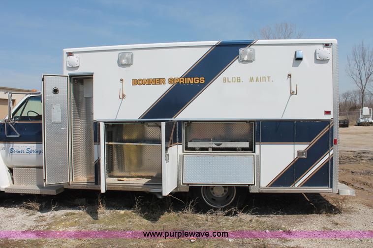 image for item E3335 1989 GMC TopKick 7000 EMS building maintenance truck