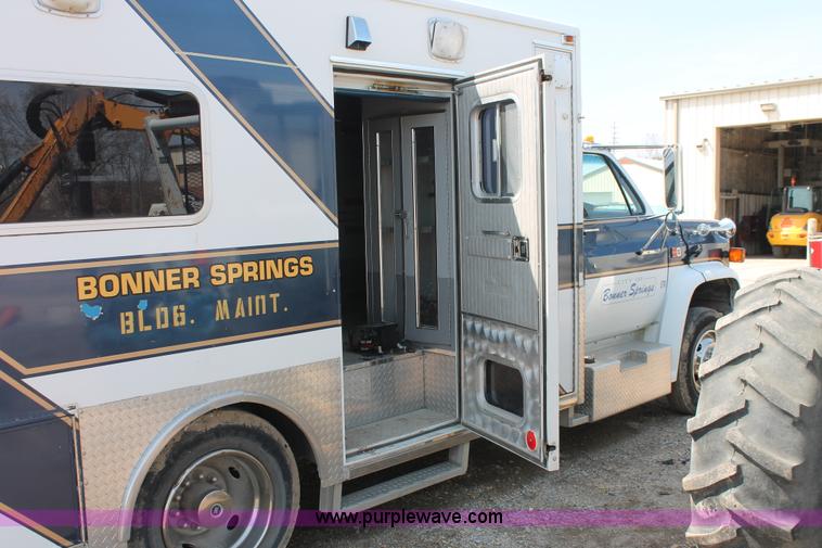 image for item E3335 1989 GMC TopKick 7000 EMS building maintenance truck