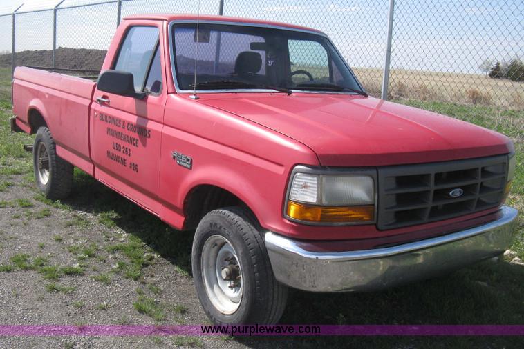 image for item E3382 1995 Ford F250 XL pickup truck