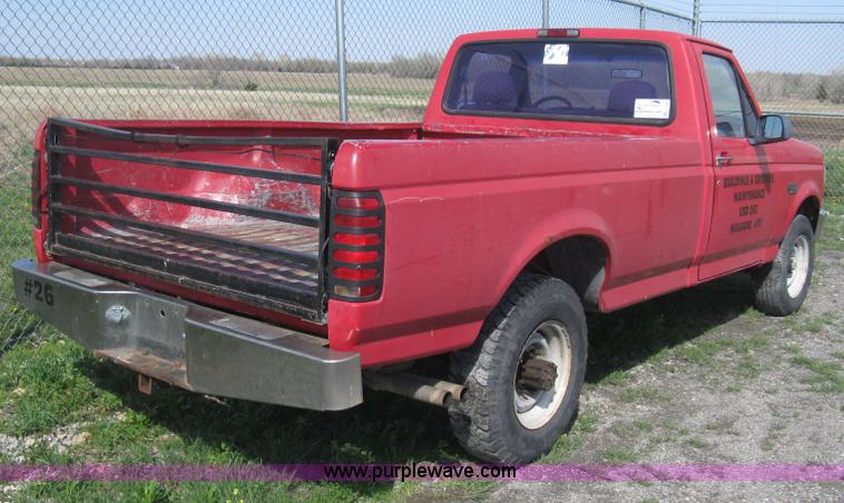 image for item E3382 1995 Ford F250 XL pickup truck