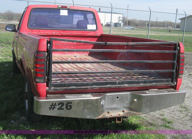image for item E3382 1995 Ford F250 XL pickup truck