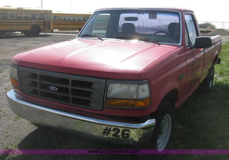 image for item E3382 1995 Ford F250 XL pickup truck