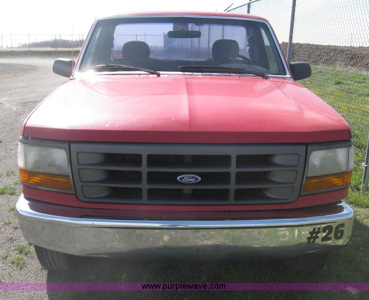 image for item E3382 1995 Ford F250 XL pickup truck