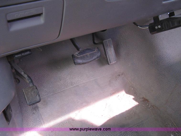 image for item E3382 1995 Ford F250 XL pickup truck