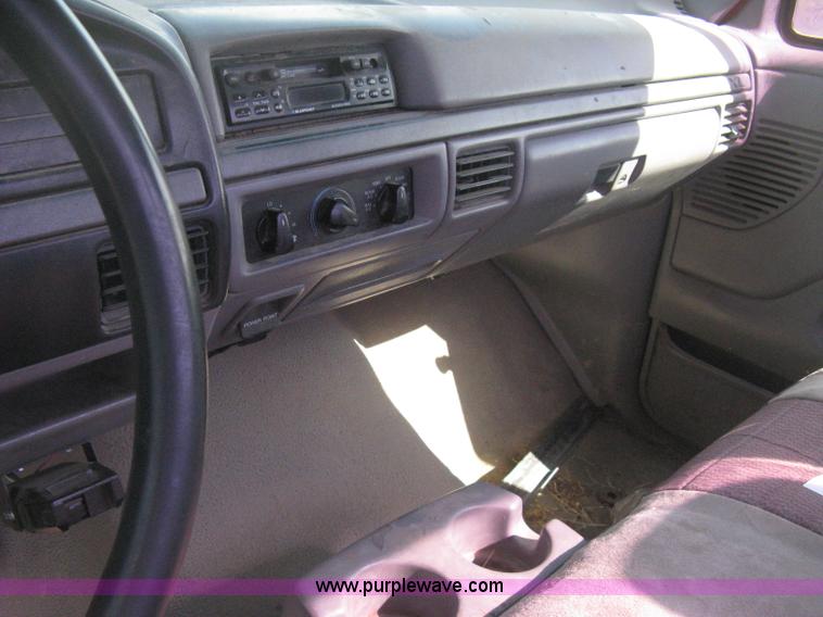 image for item E3382 1995 Ford F250 XL pickup truck