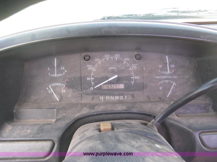 image for item E3382 1995 Ford F250 XL pickup truck