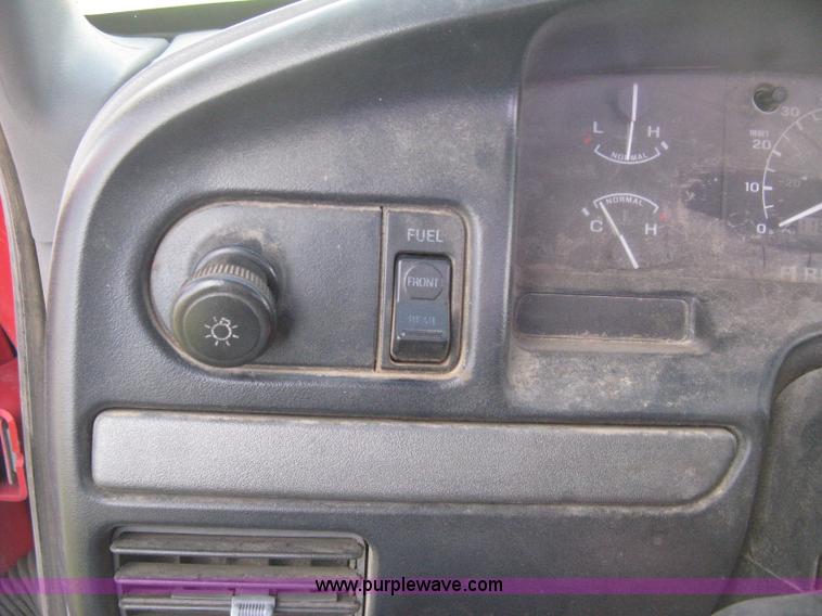 image for item E3382 1995 Ford F250 XL pickup truck