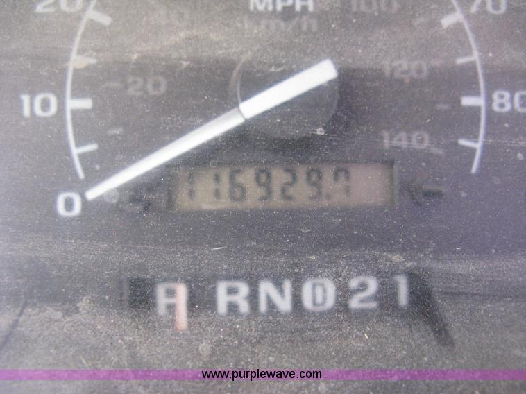 image for item E3382 1995 Ford F250 XL pickup truck