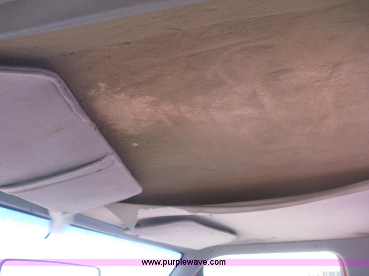 image for item E3382 1995 Ford F250 XL pickup truck