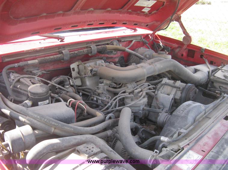 image for item E3382 1995 Ford F250 XL pickup truck