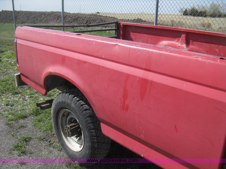 image for item E3382 1995 Ford F250 XL pickup truck