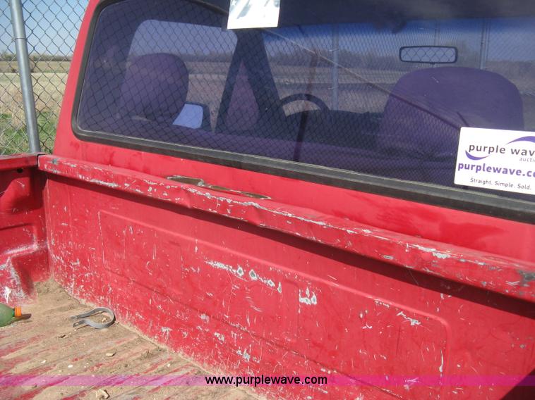 image for item E3382 1995 Ford F250 XL pickup truck