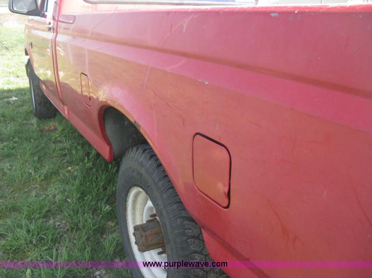 image for item E3382 1995 Ford F250 XL pickup truck