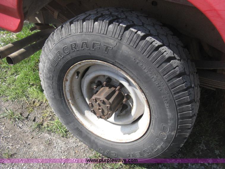 image for item E3382 1995 Ford F250 XL pickup truck