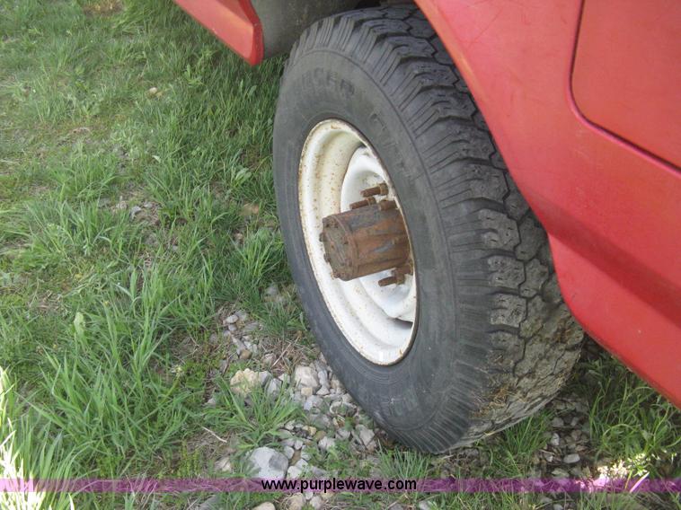 image for item E3382 1995 Ford F250 XL pickup truck
