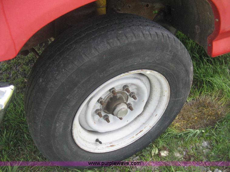 image for item E3382 1995 Ford F250 XL pickup truck