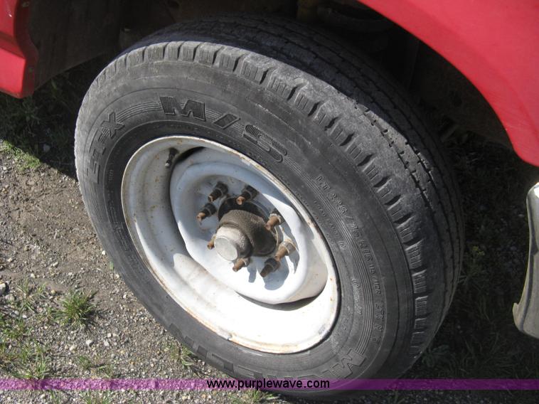 image for item E3382 1995 Ford F250 XL pickup truck