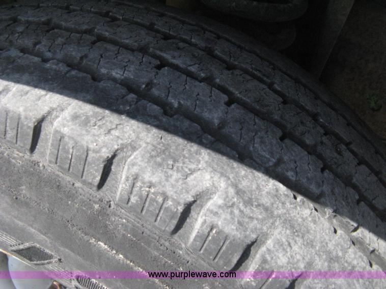 image for item E3382 1995 Ford F250 XL pickup truck