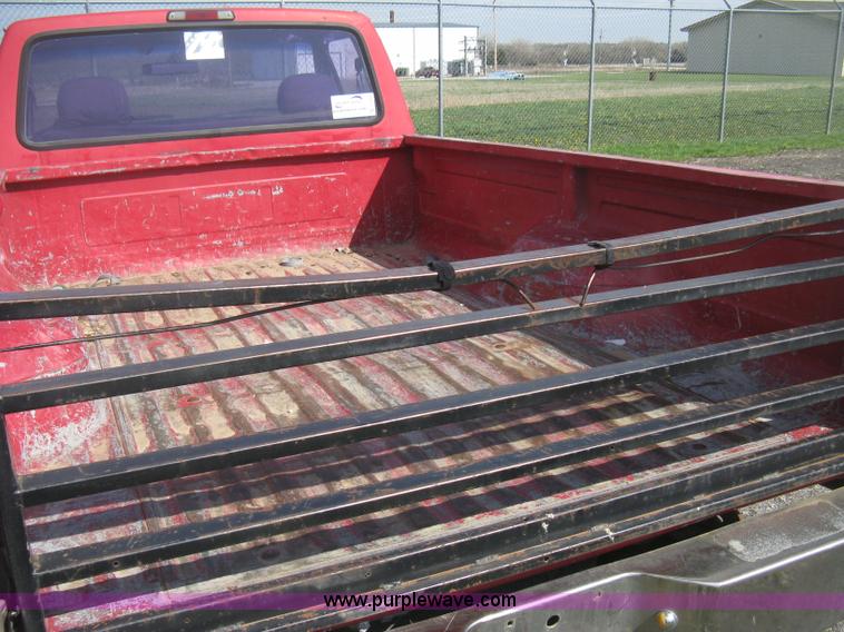 image for item E3382 1995 Ford F250 XL pickup truck