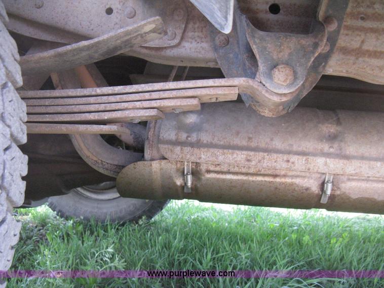 image for item E3382 1995 Ford F250 XL pickup truck