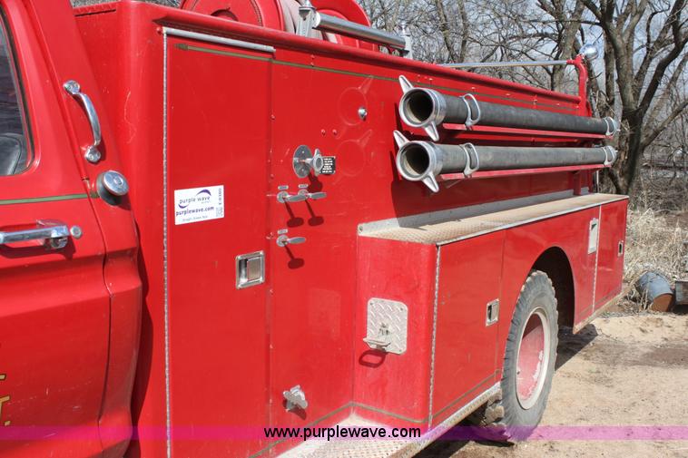 image for item E8380 1976 Ford fire engine