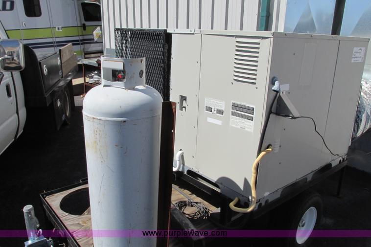 image for item F4778 Portable heat and air conditioning unit