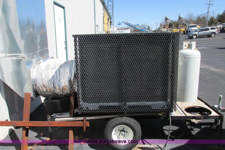 image for item F4778 Portable heat and air conditioning unit